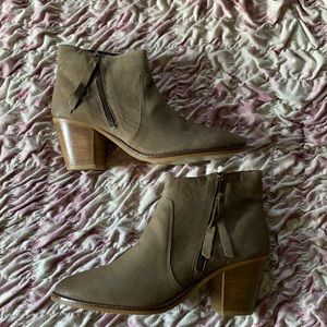 Urban Outfitters Booties! Women’s size 8.5